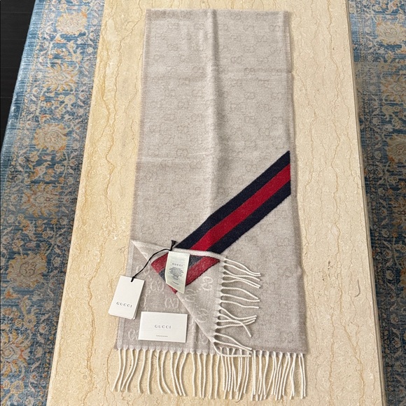 🎉HP🎉! NWT Authentic GUCCI Wool Scarf.
Made In Italy. - Picture 4 of 12
